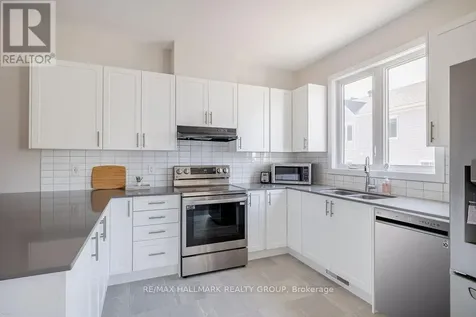 12 Tenuto Lane Ottawa ON K1C 7G4