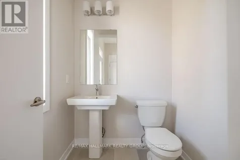 12 Tenuto Lane Ottawa ON K1C 7G4