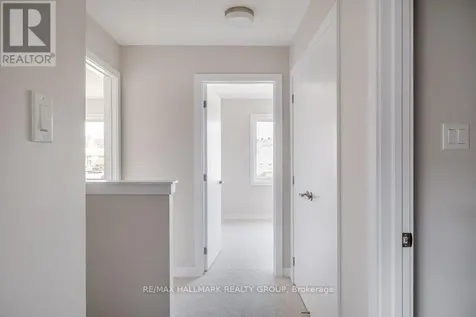 12 Tenuto Lane Ottawa ON K1C 7G4