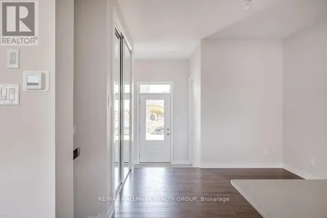 12 Tenuto Lane Ottawa ON K1C 7G4