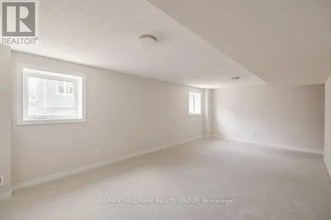 12 Tenuto Lane Ottawa ON K1C 7G4