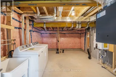 12 Tenuto Lane Ottawa ON K1C 7G4