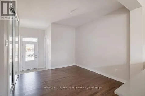 12 Tenuto Lane Ottawa ON K1C 7G4