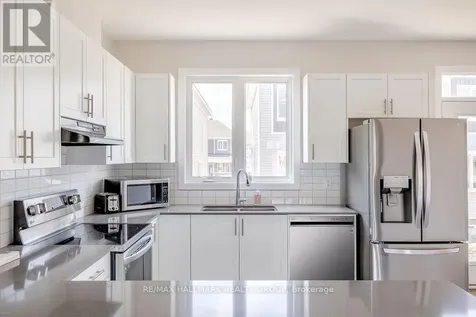 12 Tenuto Lane Ottawa ON K1C 7G4
