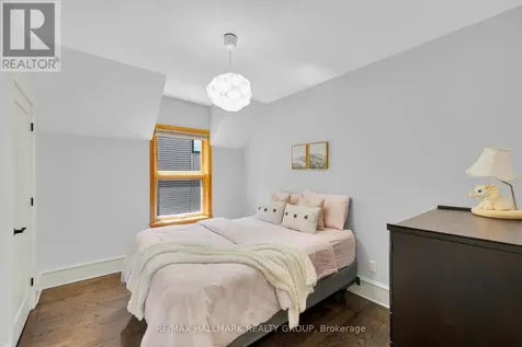 376 Winona Avenue Ottawa ON K1Z 5H7