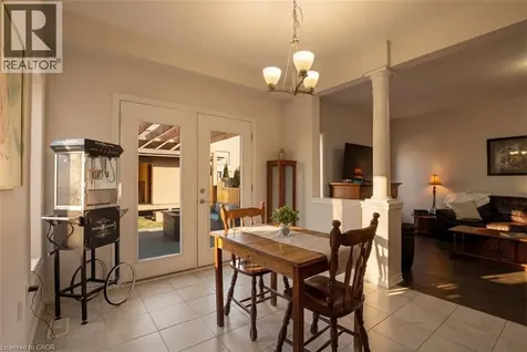18 Vic Chambers Place Paris ON N3L 0E6