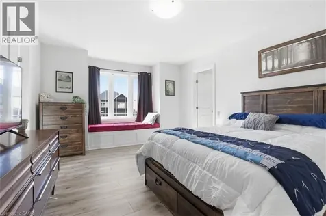 18 Vic Chambers Place Paris ON N3L 0E6
