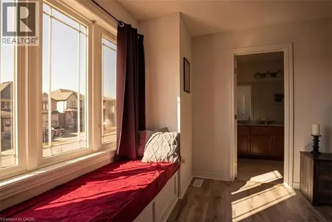 18 Vic Chambers Place Paris ON N3L 0E6