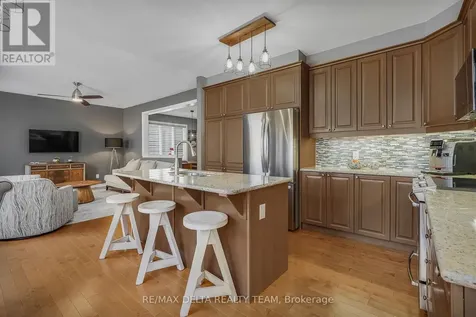 208 Serra Ridge Ottawa ON K4A 0V8