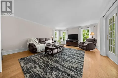 2207 Pleasantview Court Ottawa ON K4C 1H7