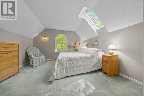 2207 Pleasantview Court Ottawa ON K4C 1H7
