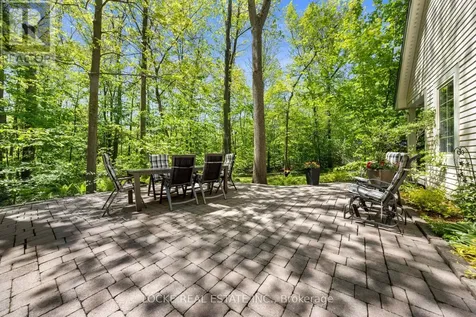 2207 Pleasantview Court Ottawa ON K4C 1H7