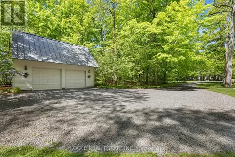 2207 Pleasantview Court Ottawa ON K4C 1H7