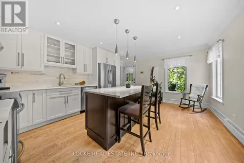 2207 Pleasantview Court Ottawa ON K4C 1H7