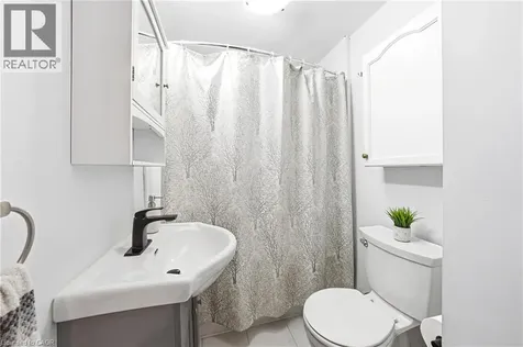 546 Mohawk Road East Hamilton ON L8V 2J6