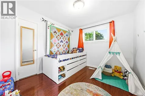 546 Mohawk Road East Hamilton ON L8V 2J6