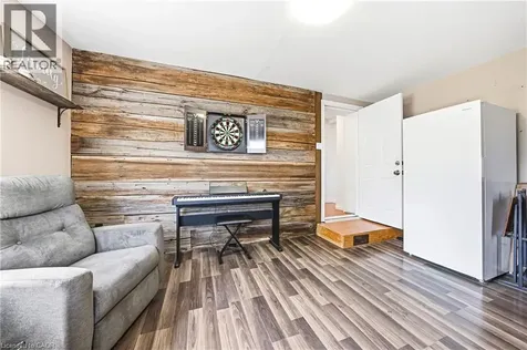546 Mohawk Road East Hamilton ON L8V 2J6