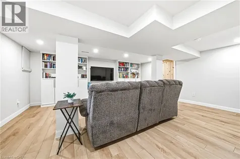 546 Mohawk Road East Hamilton ON L8V 2J6
