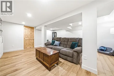 546 Mohawk Road East Hamilton ON L8V 2J6