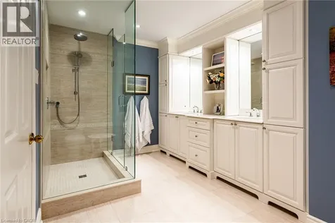 23 Chisholm Street Oakville ON L6K 3W2