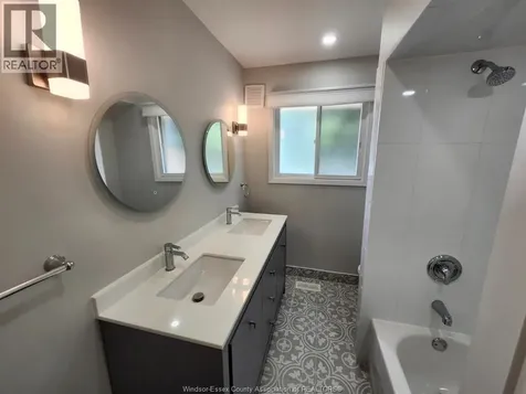 2571 Jos St Louis Avenue Windsor ON N8T 2M4