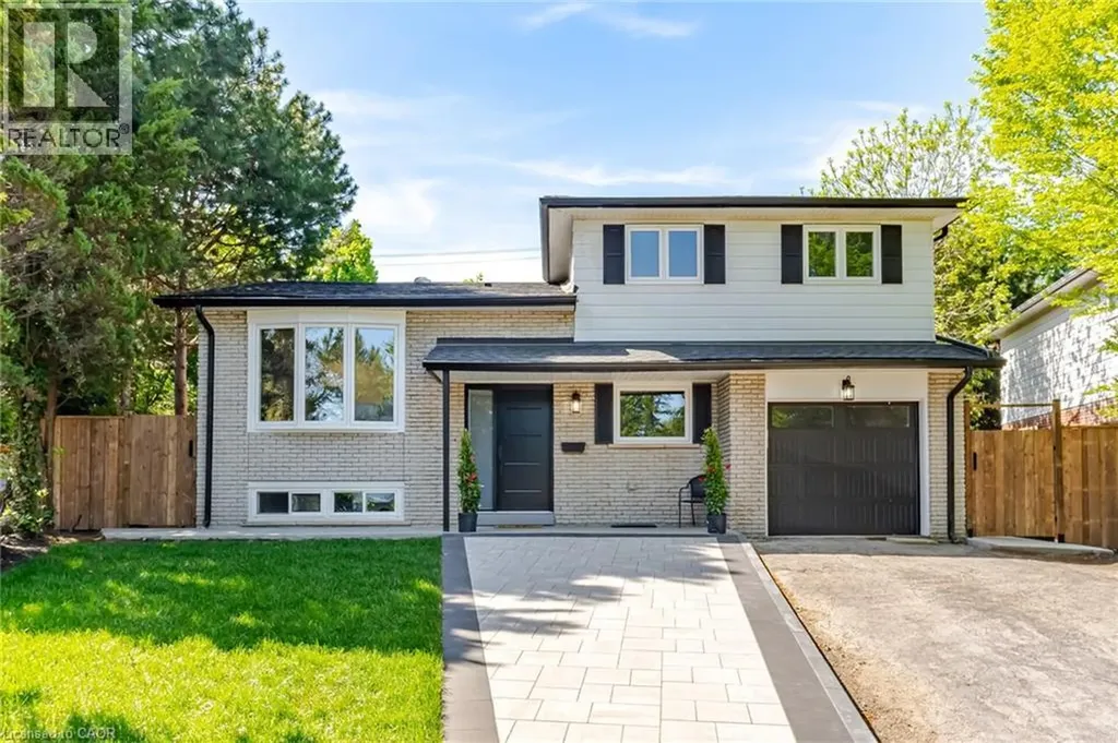 1379 Christina Court Burlington ON L7P 2V8