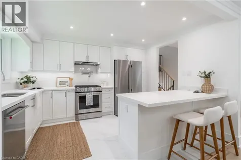 1379 Christina Court Burlington ON L7P 2V8