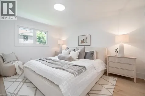 1379 Christina Court Burlington ON L7P 2V8