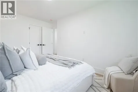 1379 Christina Court Burlington ON L7P 2V8