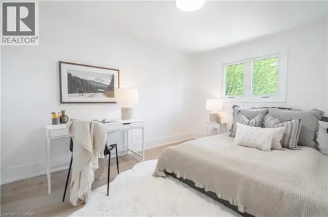 1379 Christina Court Burlington ON L7P 2V8