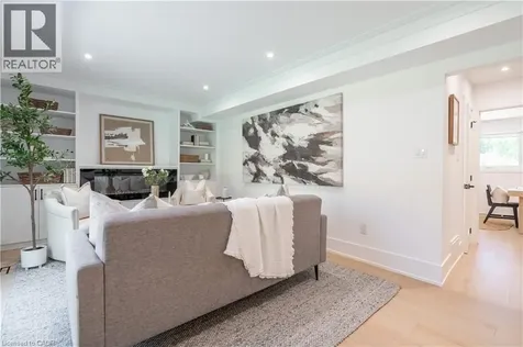 1379 Christina Court Burlington ON L7P 2V8