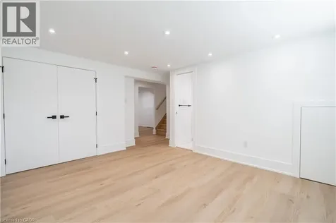 1379 Christina Court Burlington ON L7P 2V8