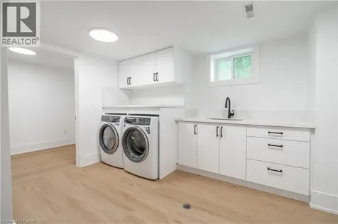 1379 Christina Court Burlington ON L7P 2V8
