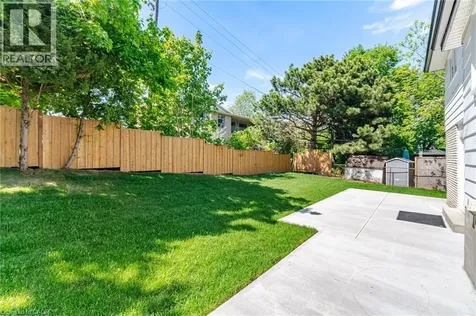 1379 Christina Court Burlington ON L7P 2V8