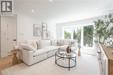 1379 Christina Court Burlington ON L7P 2V8