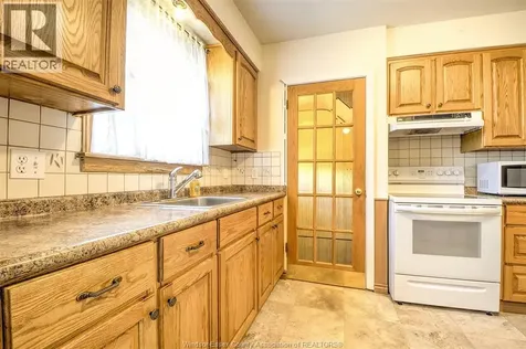 2870 Alexandra Avenue Windsor ON N9E 2J7