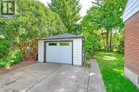 2870 Alexandra Avenue Windsor ON N9E 2J7
