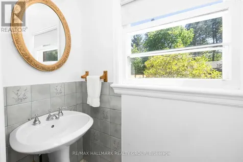824 Byron Avenue Ottawa ON K2A 0H7