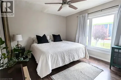 209 Glendale Avenue North Hamilton ON L8L 7K2