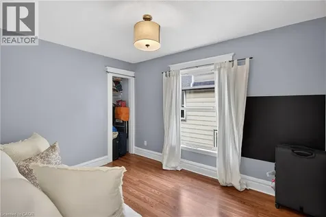 209 Glendale Avenue North Hamilton ON L8L 7K2