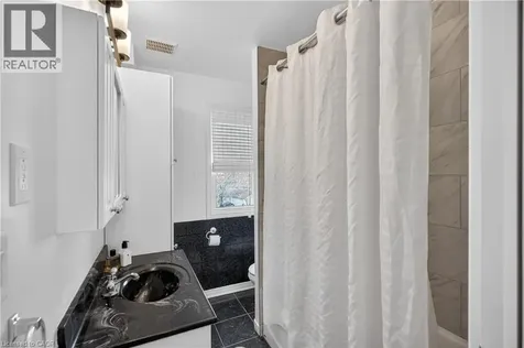 209 Glendale Avenue North Hamilton ON L8L 7K2