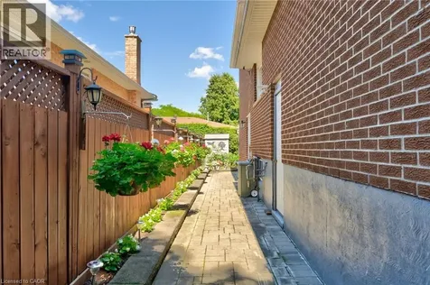 1149 Dowland Crescent Burlington ON L7T 4C7