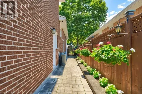 1149 Dowland Crescent Burlington ON L7T 4C7