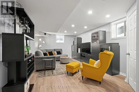 166 Lily Pond Street Ottawa ON K2M 0J5