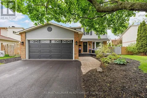 1089 Chablis Park Ottawa ON K1C 2T5