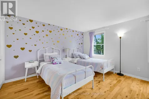 1089 Chablis Park Ottawa ON K1C 2T5