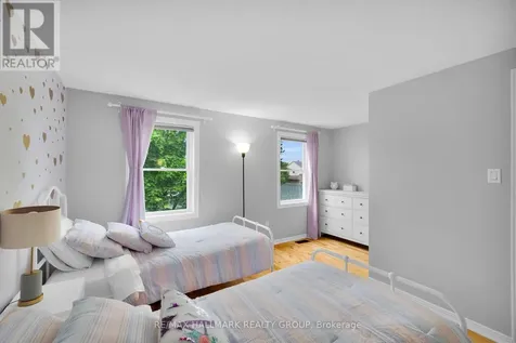 1089 Chablis Park Ottawa ON K1C 2T5