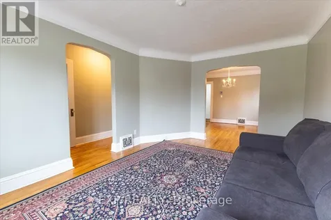 46 Kinnear Street Ottawa ON K1Y 3R6