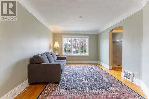 46 Kinnear Street Ottawa ON K1Y 3R6