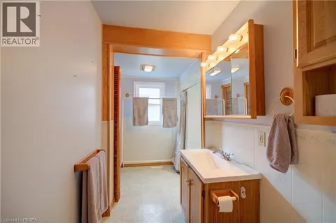 37 Frank Street Brantford ON N3T 5E1